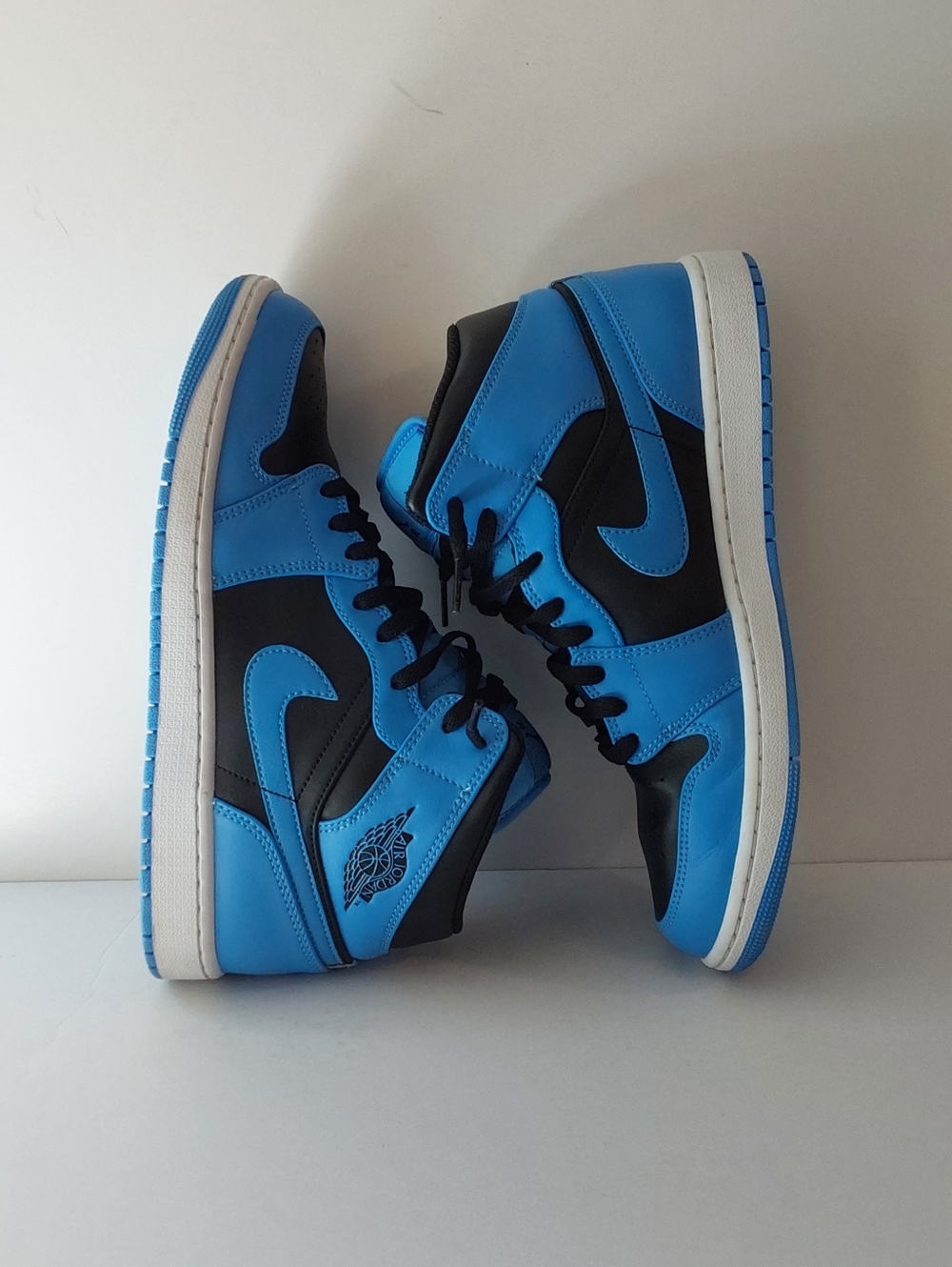 Nike Air Jordan 1 Mid University Men's Retro Sneakers 10.5